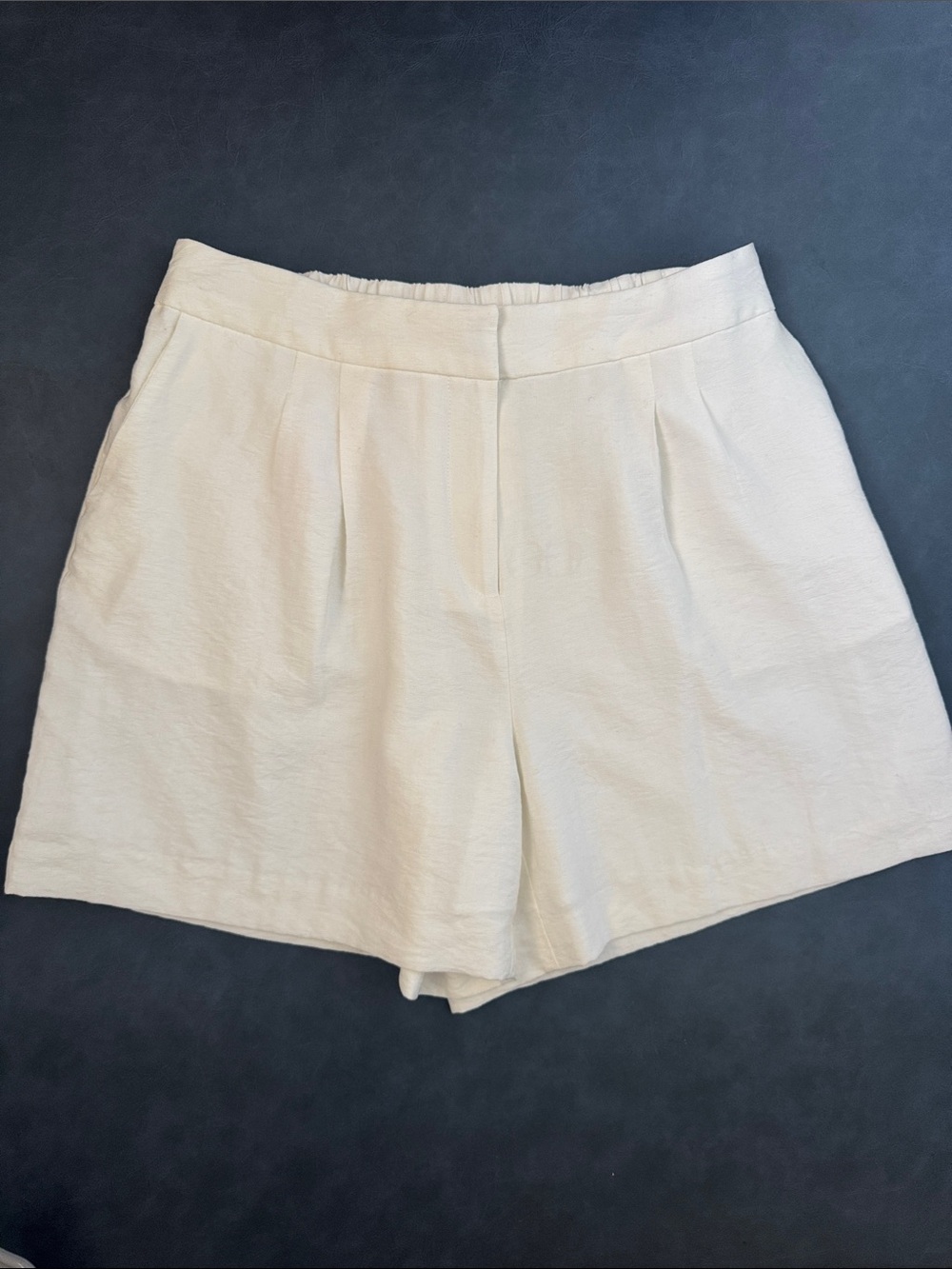 NWT Vince Camuto Women's Cream High-Waist Pleated Shorts Size 8